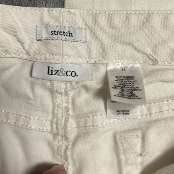 Liz and Company white stretch crop pants size 14 21 inch inseam - Picture 5 of 5